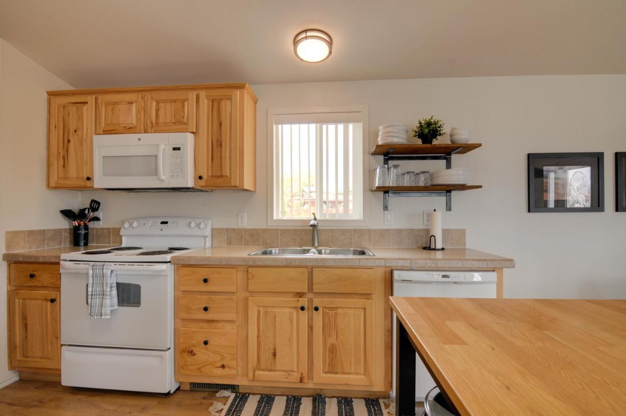 Utah Retreat - Hot Tub, Deck And Near National Parks Holiday home *